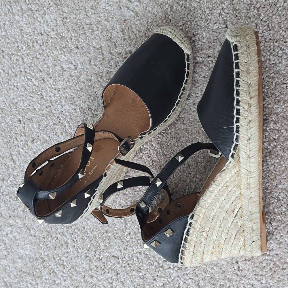 Wedge espadrille black leather with gold details